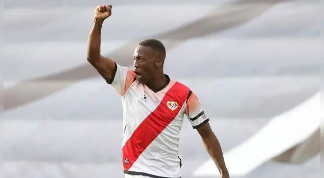 Hinchas del Rayo cuestionan a Luis Advíncula