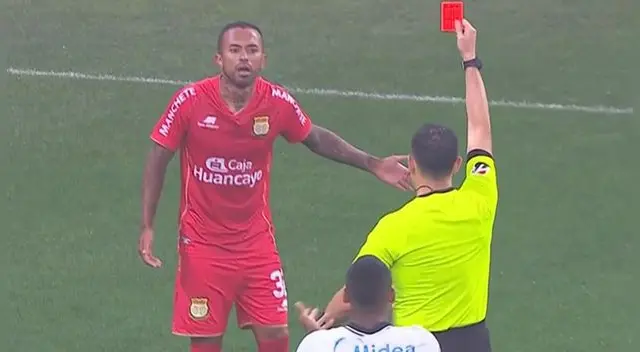 Joazhiño Arroé recibió la tarjeta roja durante el Sport Huancayo vs Corinthians