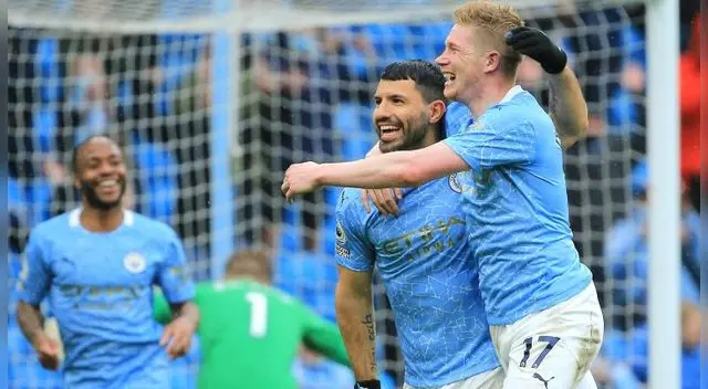 Sergio Agüero tras anotar el 4-0 de Manchester City sobre Everton Sergio Agüero tras anotar el 4-0 de Manchester City sobre Everton
