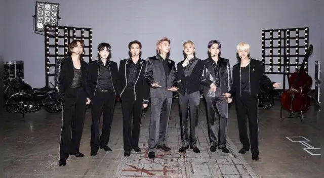 BTS se presentó en los Billboard Music Awards 2021. BTS se presentó en los Billboard Music Awards 2021.