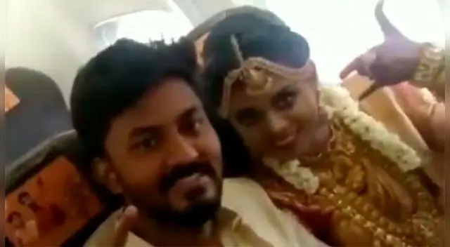 Pareja de la India se casa en un avión para evitar restricciones de la COVID-19
