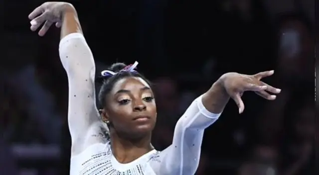 Simone Biles es la primera mujer en realizar un doble mortal 'Yurchenko' - VIDEO