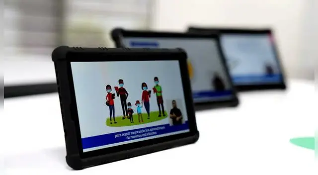 Piura: Las tablets tienen como objetivo reforzar el programa 'Aprendo en casa'. Piura: Las tablets tienen como objetivo reforzar el programa 'Aprendo en casa'.