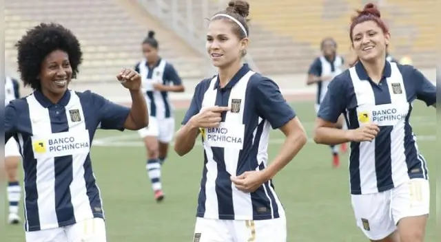 Adriana Lucar anotó el primero del partido Adriana Lucar anotó el primero del partido