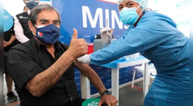 ÓSCAR UGARTE recibe su segunda dosis contra la COVID-19 ÓSCAR UGARTE recibe su segunda dosis contra la COVID-19