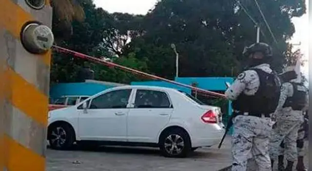 El automóvil en el que se encontraba en candidato panista quedó con varios impactos de bala El automóvil en el que se encontraba en candidato panista quedó con varios impactos de bala