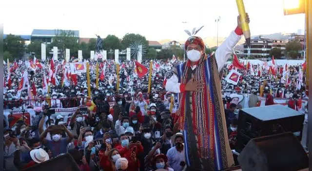 Pedro Castillo realizó mitin en Cusco y anunció cruzada nacional por las mujeres.
