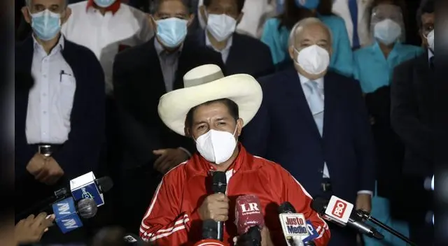 El candidato de Perú Libre Pedro Castillo habló con la prensa e indicó que se dirigirá al país este jueves a las 4.00 p. m. Foto: Aldair Mejia