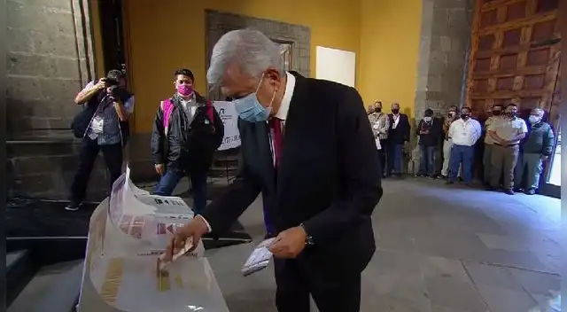 El presidente de México asistió a emitir su voto esta mañana