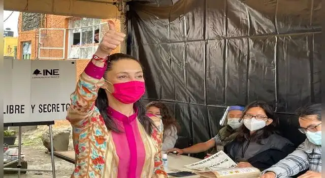 La jefa de gobierno de la CDMX emitió su voto La jefa de gobierno de la CDMX emitió su voto