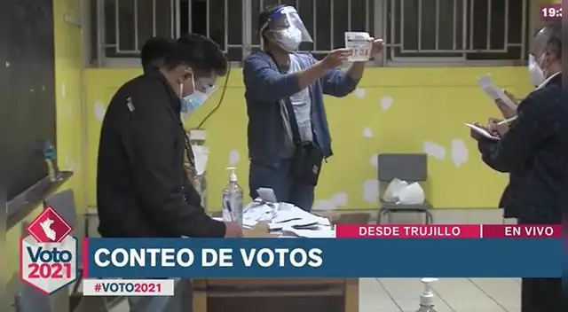 Se realizó un conteo de votos en vivo.