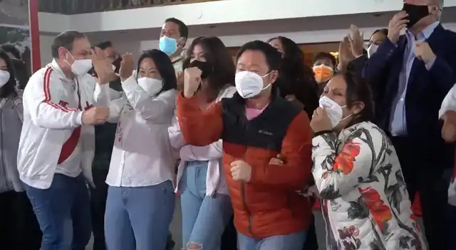 Keiko Fujimori celebrando los resultados del Flash Electoral.