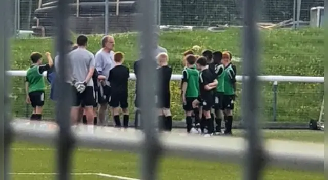 Bielsa dirigió Sub 11 del Leeds Bielsa dirigió Sub 11 del Leeds