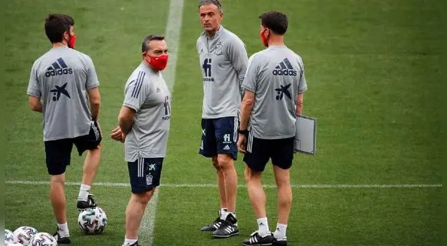 Luis Enrique aún no puede entrenar con toda la Selección Española completa tras el positivo de Busquets Luis Enrique aún no puede entrenar con toda la Selección Española completa tras el positivo de Busquets