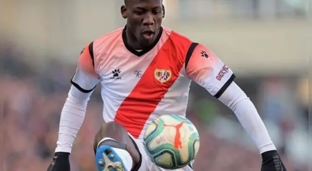Rayo Vallecano pide que Luis Advíncula juegue el partido de ida contra Girona Rayo Vallecano pide que Luis Advíncula juegue el partido de ida contra Girona