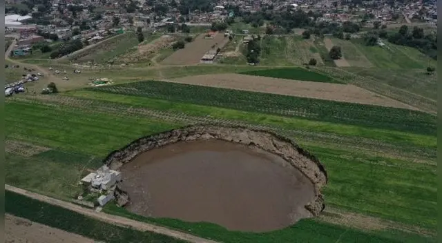 Socavón de Puebla ha crecido tanto que el Azteca cabe en él