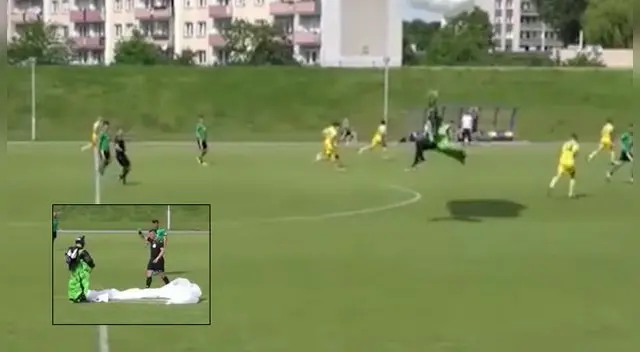 Paracaidista realiza un aterriza de emergencia y cae en pleno partido de fútbol