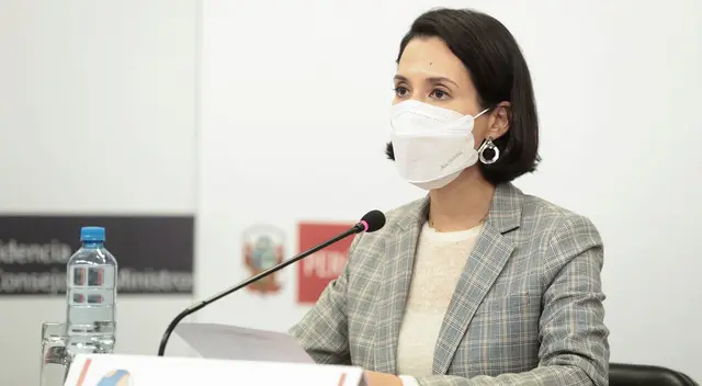 Ministra Claudia Cornejo en conferencia de prensa hoy 11 de abril