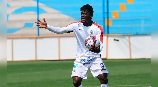 Ake Loba con la camiseta de la San Martín el 2018