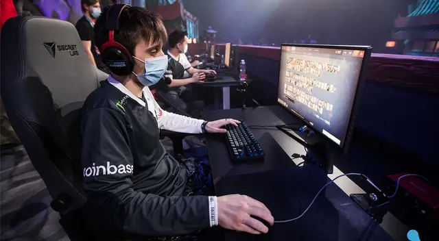 Arteezy con camiseta de Evil Geniuses en WePlay AniMajor.