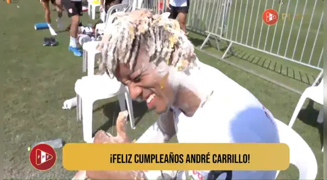 André Carrillo fue agasajado por cumplir 30 años.