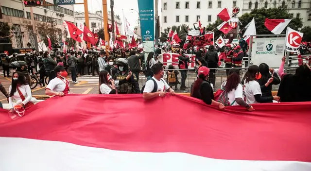 Simpatizantes de Keiko Fujimori Marcha contra el comunismo Simpatizantes de Keiko Fujimori Marcha contra el comunismo