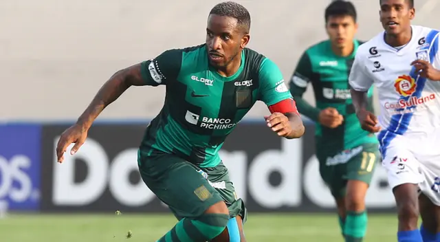 Jefferson Farfán sufrió una lesión en la rodilla izquierda. Jefferson Farfán sufrió una lesión en la rodilla izquierda.