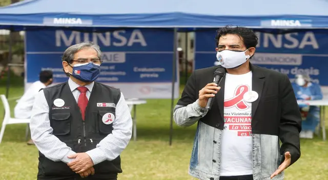 COVID-19: ministro de Salud acompañó a Ernesto Pimentel en vacunación a personas con VIH COVID-19: ministro de Salud acompañó a Ernesto Pimentel en vacunación a personas con VIH