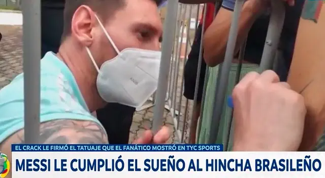 Lionel Messi firmó tatuaje al hincha brasileño. Captura: TyC Sports.