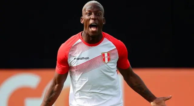 Advíncula ya no llegaría a Boca Juniors tras ascenso de Rayo Vallecano