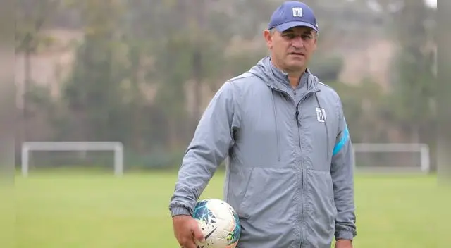 Carlos Bustos quiere sacar campeón a Alianza Lima y solicitó refuerzos. Foto: Twitter Alianza Lima