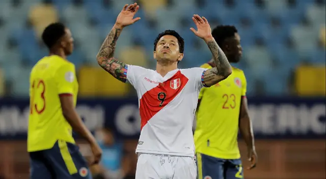Lapadula fue criticado por Percy Olivares y Julinho