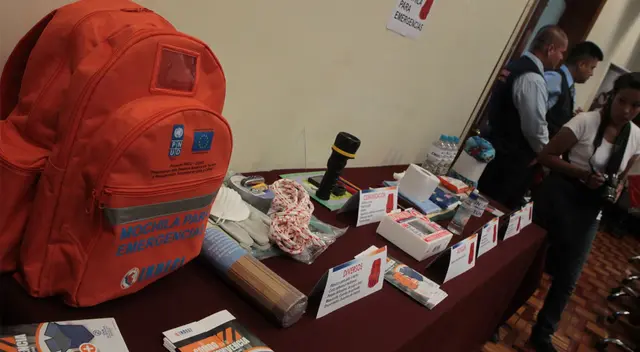 La mochila de emergencia es indispensable en caso de un desastre natural.