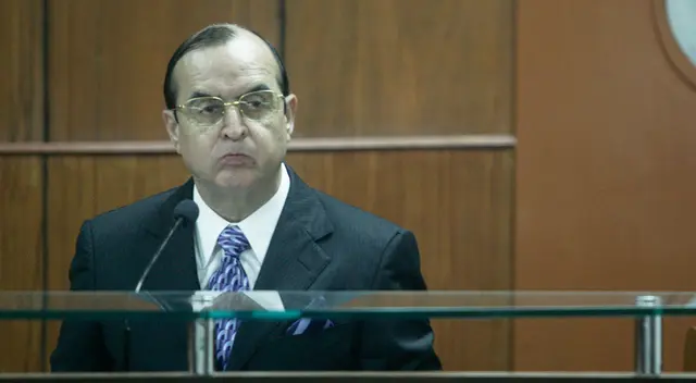 Popy Olivera mostró audios en los que Vladimiro Montesinos estaría coordinando un golpe de Estado. Popy Olivera mostró audios en los que Vladimiro Montesinos estaría coordinando un golpe de Estado.