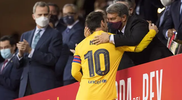 Lionel Messi junto a Joan Laporta, presidente del Barcelona Lionel Messi junto a Joan Laporta, presidente del Barcelona
