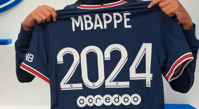La camiseta del PSG con el nombre de Mbappé y el número 2024 La camiseta del PSG con el nombre de Mbappé y el número 2024
