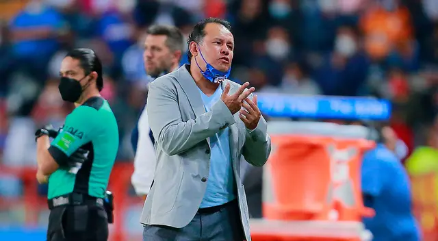 Juan Reynoso fue campeón con Cruz Azul. Juan Reynoso fue campeón con Cruz Azul.