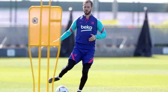 Pjanic podría llegar al PSG al no tener continuidad en Barcelona Pjanic podría llegar al PSG al no tener continuidad en Barcelona