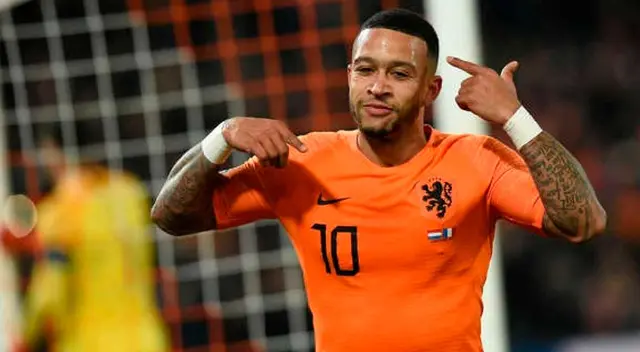 El artillero de Holanda muestra sus dotes musicales.