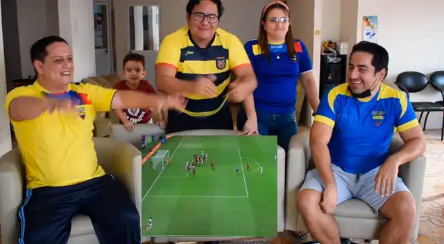 Hinchas ecuatorianos celebraron el triunfo de Perú sobre Venezuela. Hinchas ecuatorianos celebraron el triunfo de Perú sobre Venezuela.