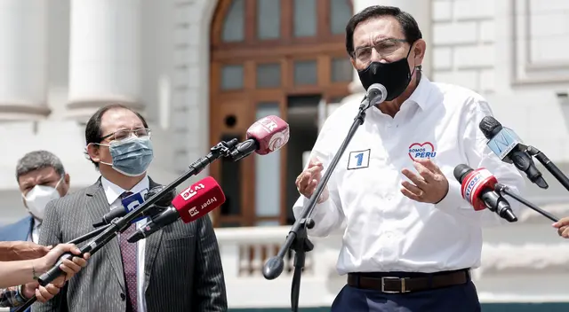 Hermano de Vizcarra ya fue vacunado con Pfizer y esposa del expresidente está a la espera de su dosis