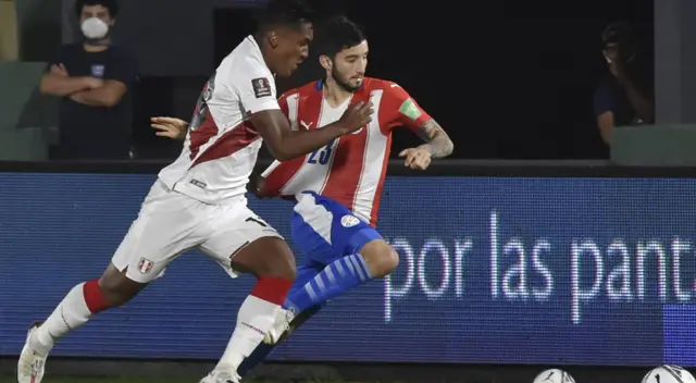Renato Tapia ante Paraguay