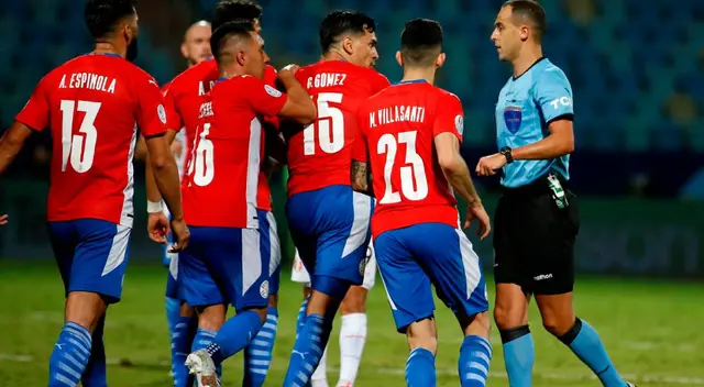 Prensa paraguaya arremete contra el árbitro tras eliminación de la Copa América Prensa paraguaya arremete contra el árbitro tras eliminación de la Copa América