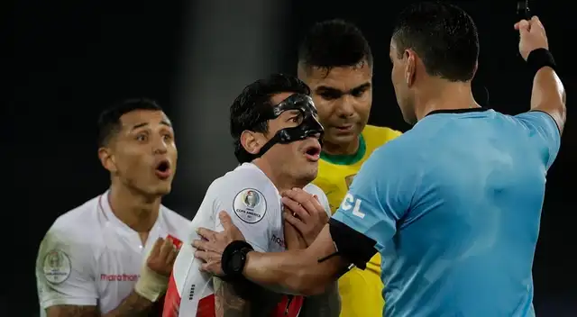 Roberto Tobar habría soltado fuertes frases contra los jugadores peruanos.