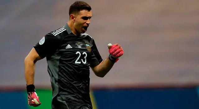 Emiliano Martínez atajó tres penales ante Colombia