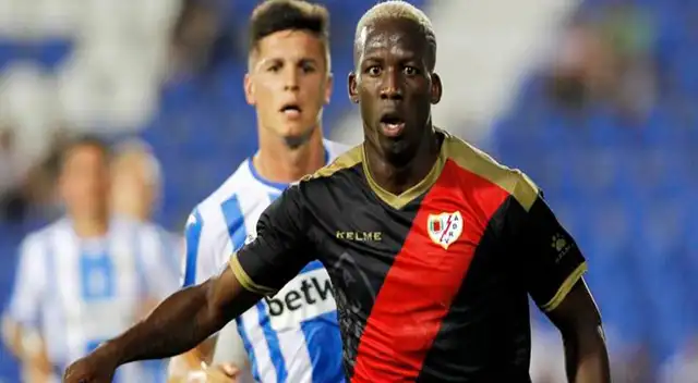 Luis Advíncula no jugó la Copa América 2021 por los Playoffs que tuvo con Rayo Vallecano.