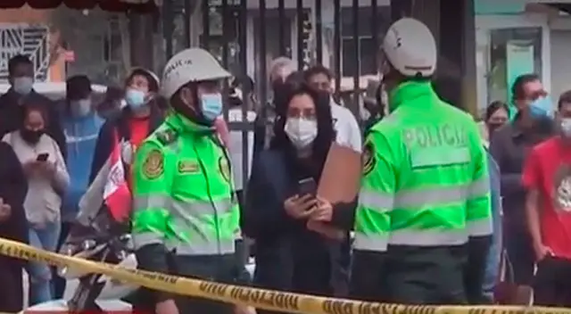 Joven fue trasladado a la Comisaría de Sol de oro en Los Olivos. Foto: Captura. Joven fue trasladado a la Comisaría de Sol de oro en Los Olivos. Foto: Captura.