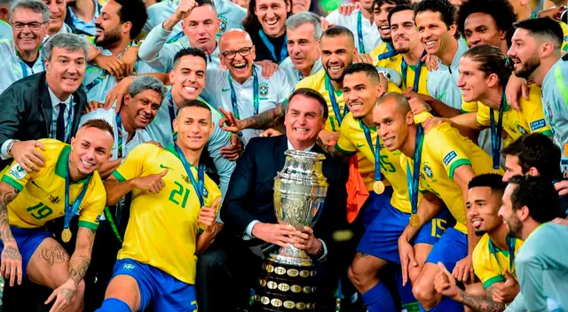 Jair Bolsonaro se ha mostrado cercano a la selección de Brasil. Foto: Facebook.