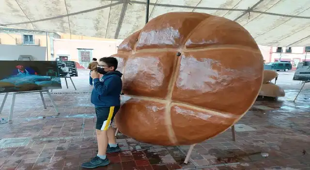 Se crearon obras gigantes de diversos panes