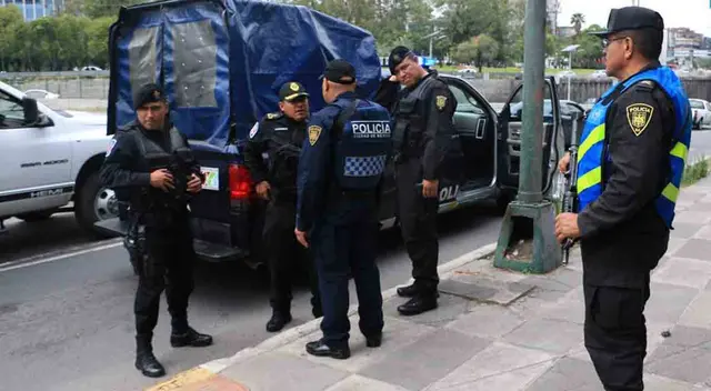 Elementos de la Secretaría de Seguridad de la CDMX lograron recuperar más de medio millón de pesos que dos ladrones robaron a una señora Elementos de la Secretaría de Seguridad de la CDMX lograron recuperar más de medio millón de pesos que dos ladrones robaron a una señora